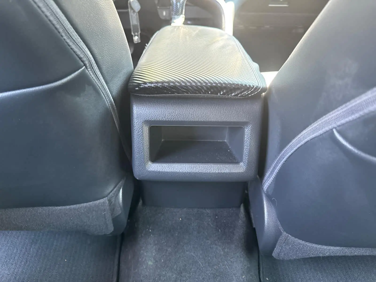 2020 Toyota Camry SE photo 29