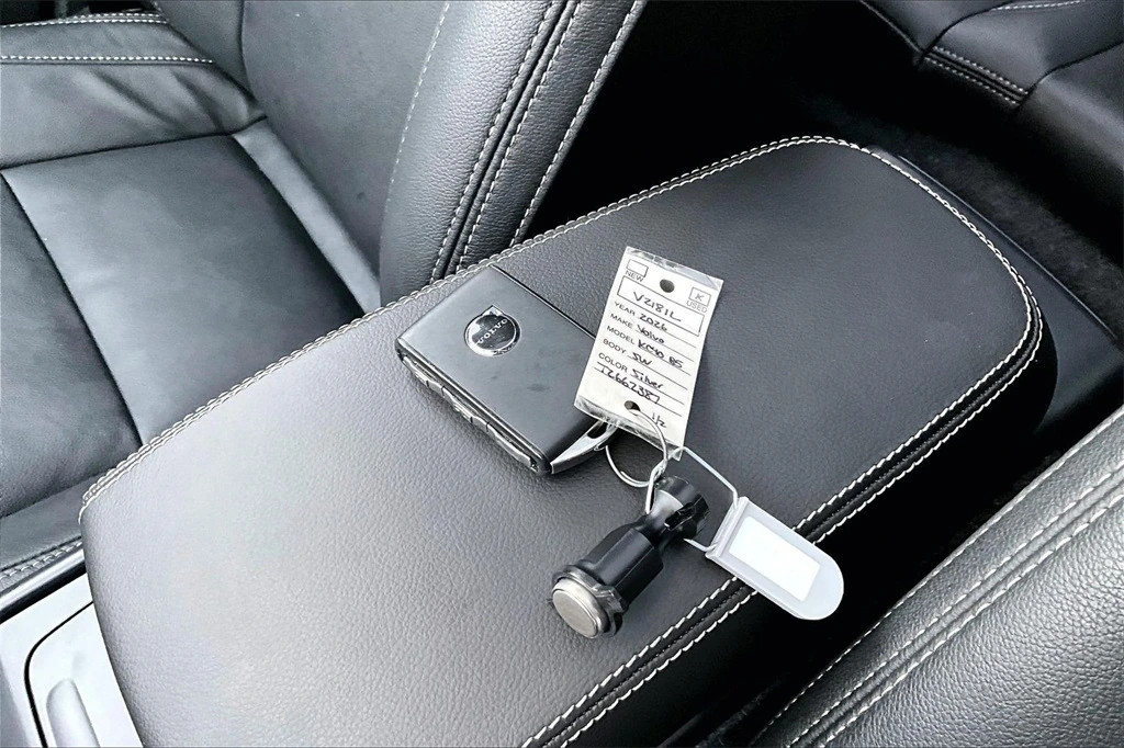 2026 Volvo - image 34