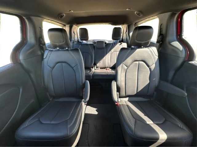 2026 Chrysler Pacifica Select - Photo 14