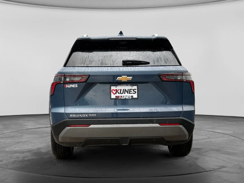 2027 Chevrolet Equinox LT - Photo 8