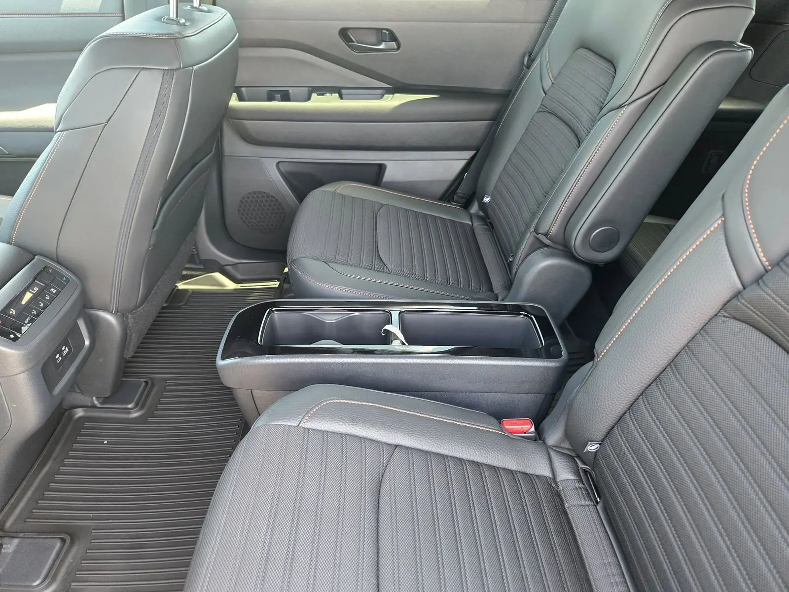 2025 Nissan Pathfinder Rock Creek photo 5