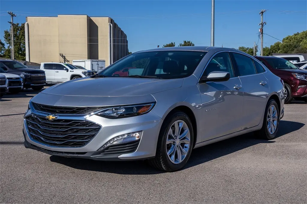 2020 Chevrolet Malibu 1LT photo 2