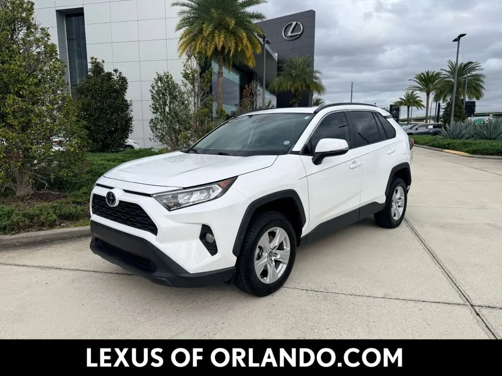 2021 Toyota RAV4 XLE's photo