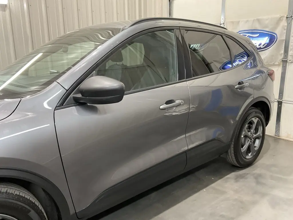 2025 Ford Escape ST-Line photo 5