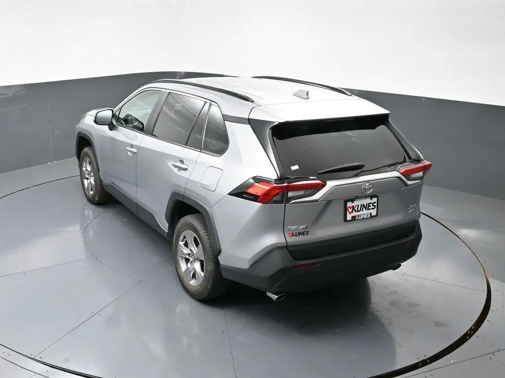 2024 Toyota RAV4 XLE photo 32