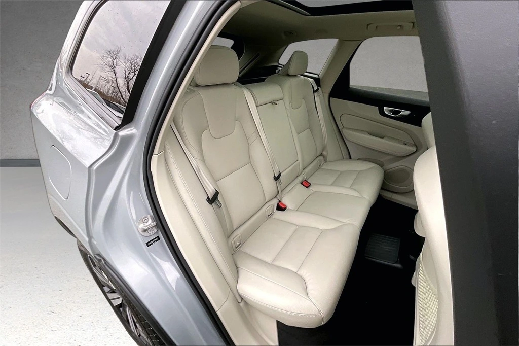 2024 Volvo - image 25