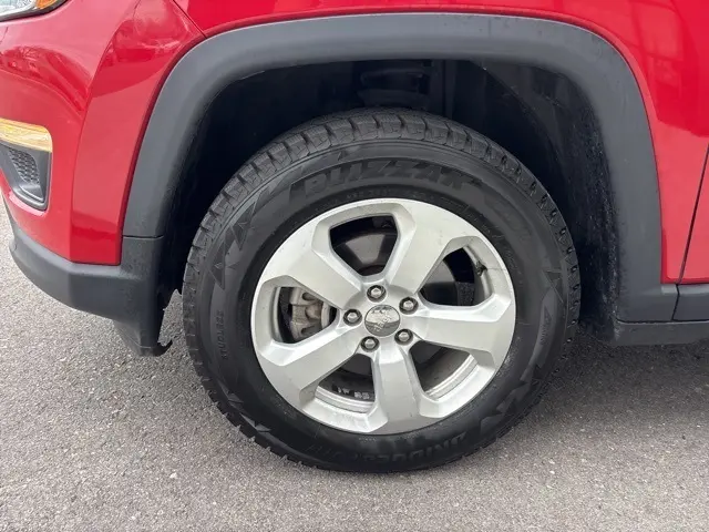 2019 Jeep Compass Latitude photo 2