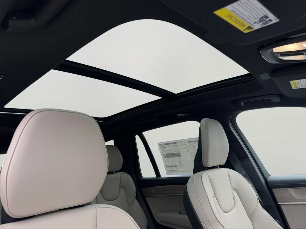 2026 Volvo - image 5