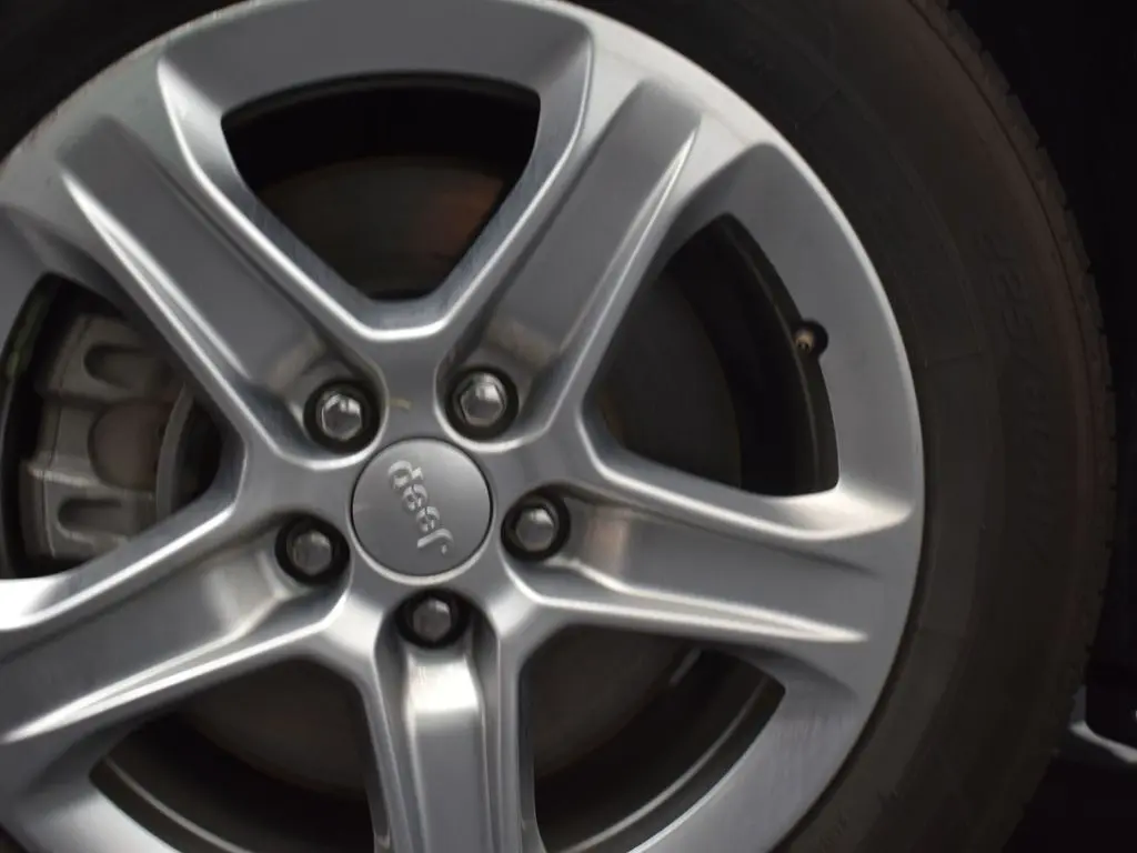 2023 Jeep Compass Latitude photo 9