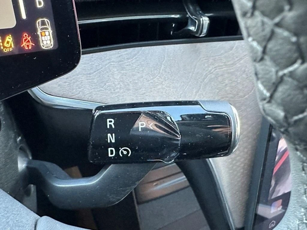 2025 Volvo - image 22