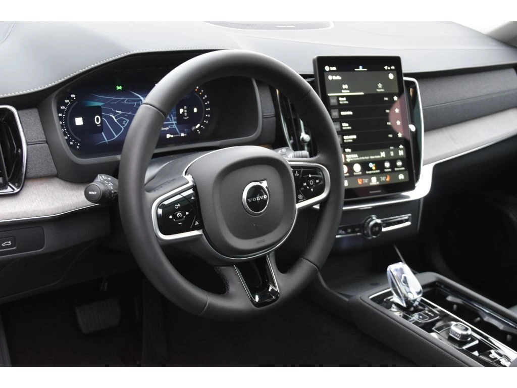 2026 Volvo - image 11