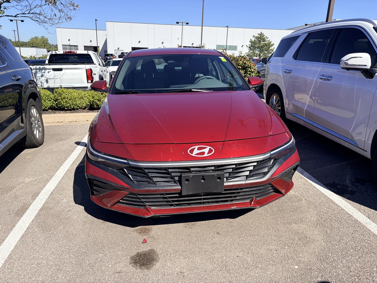 Used 2024 Hyundai Elantra SE with VIN KMHLL4DG9RU768712 for sale in Kansas City