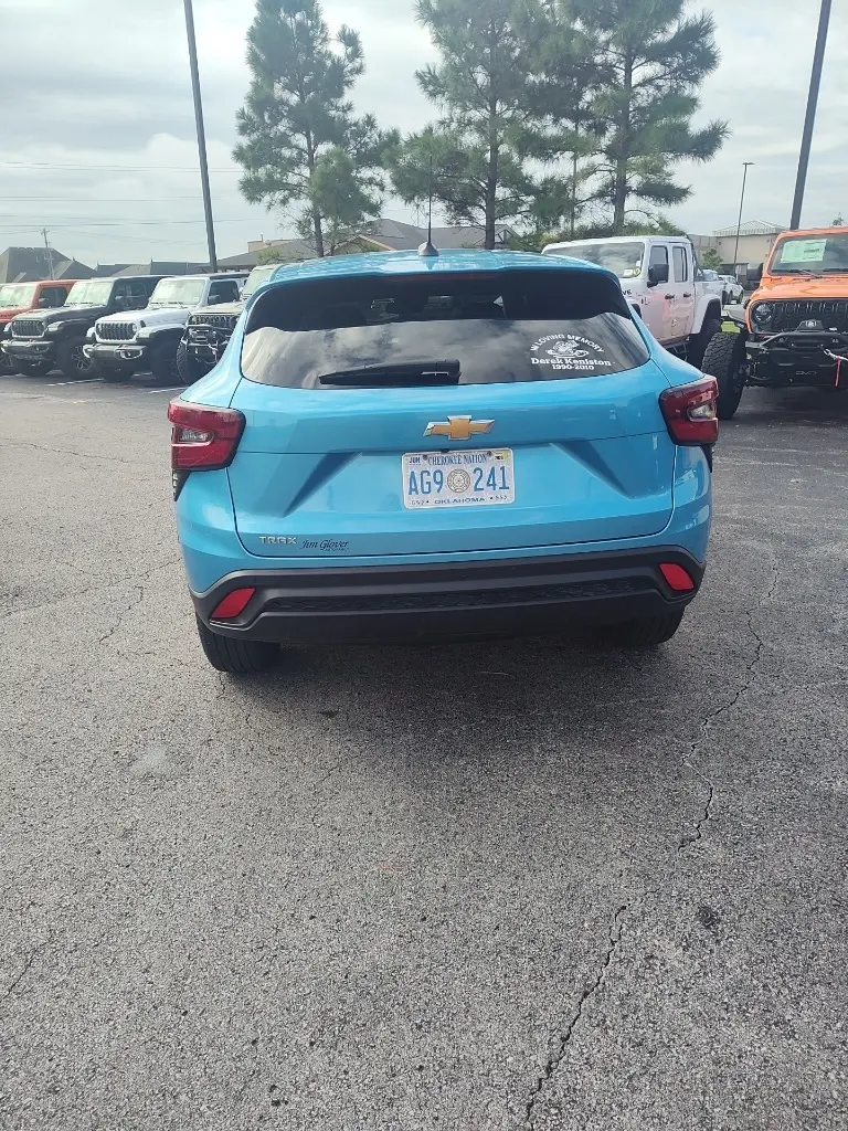 2025 Chevrolet Trax LS photo 6