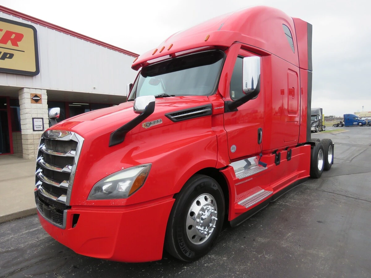 2022 Freightliner Cascadia - image 1
