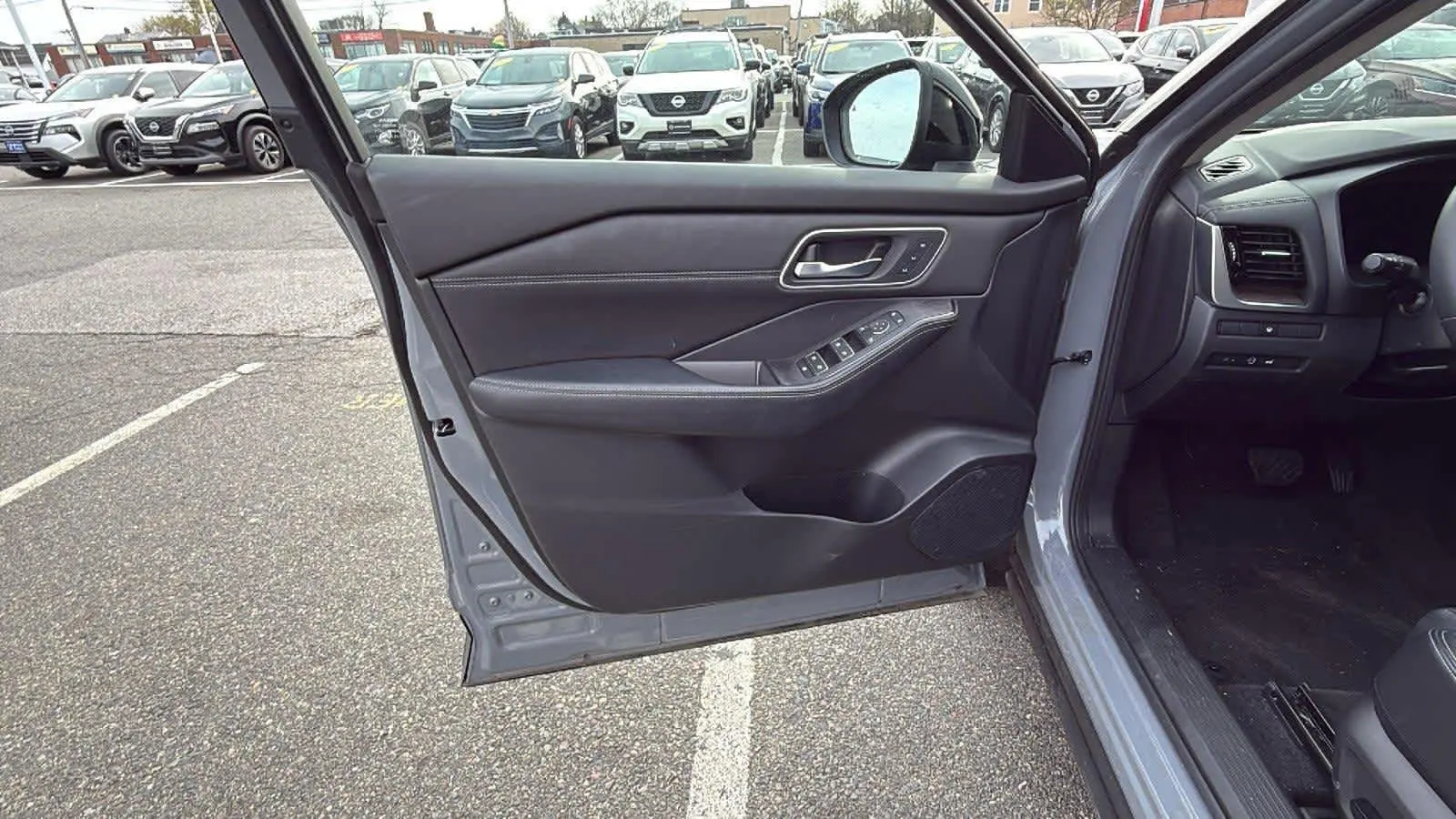 2024 Nissan Rogue Platinum photo 8