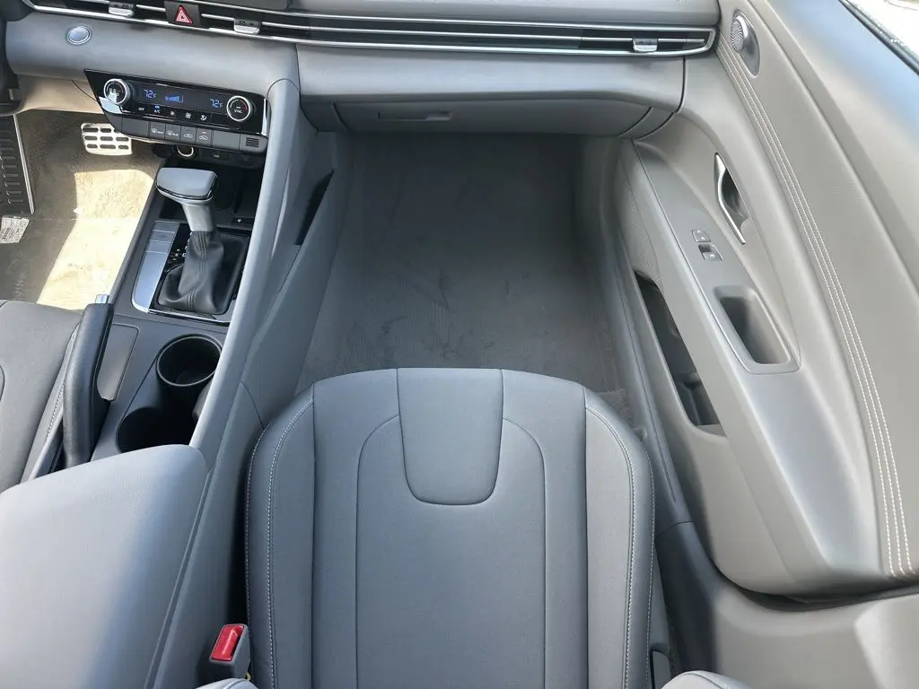 2025 Hyundai Elantra SEL Sport photo 23