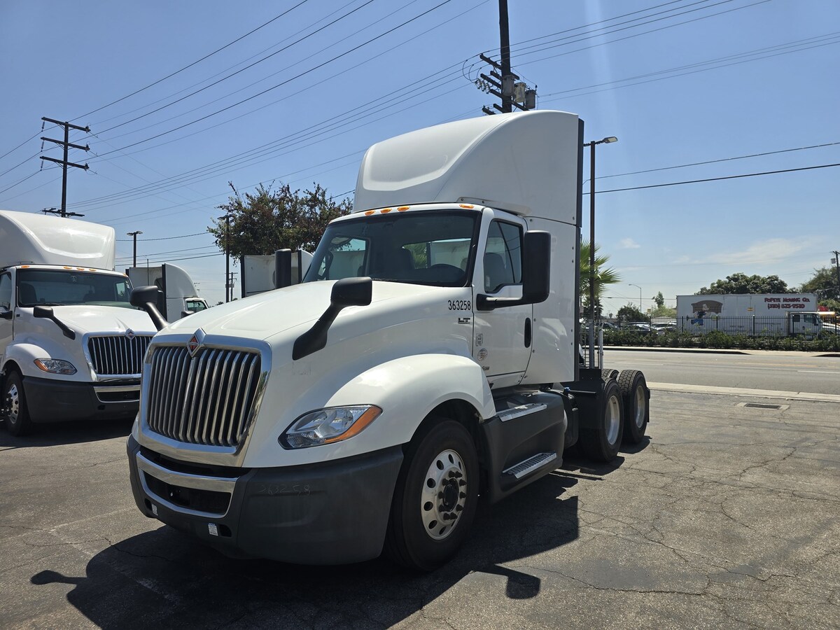 2021 International LT in CA — photo 4