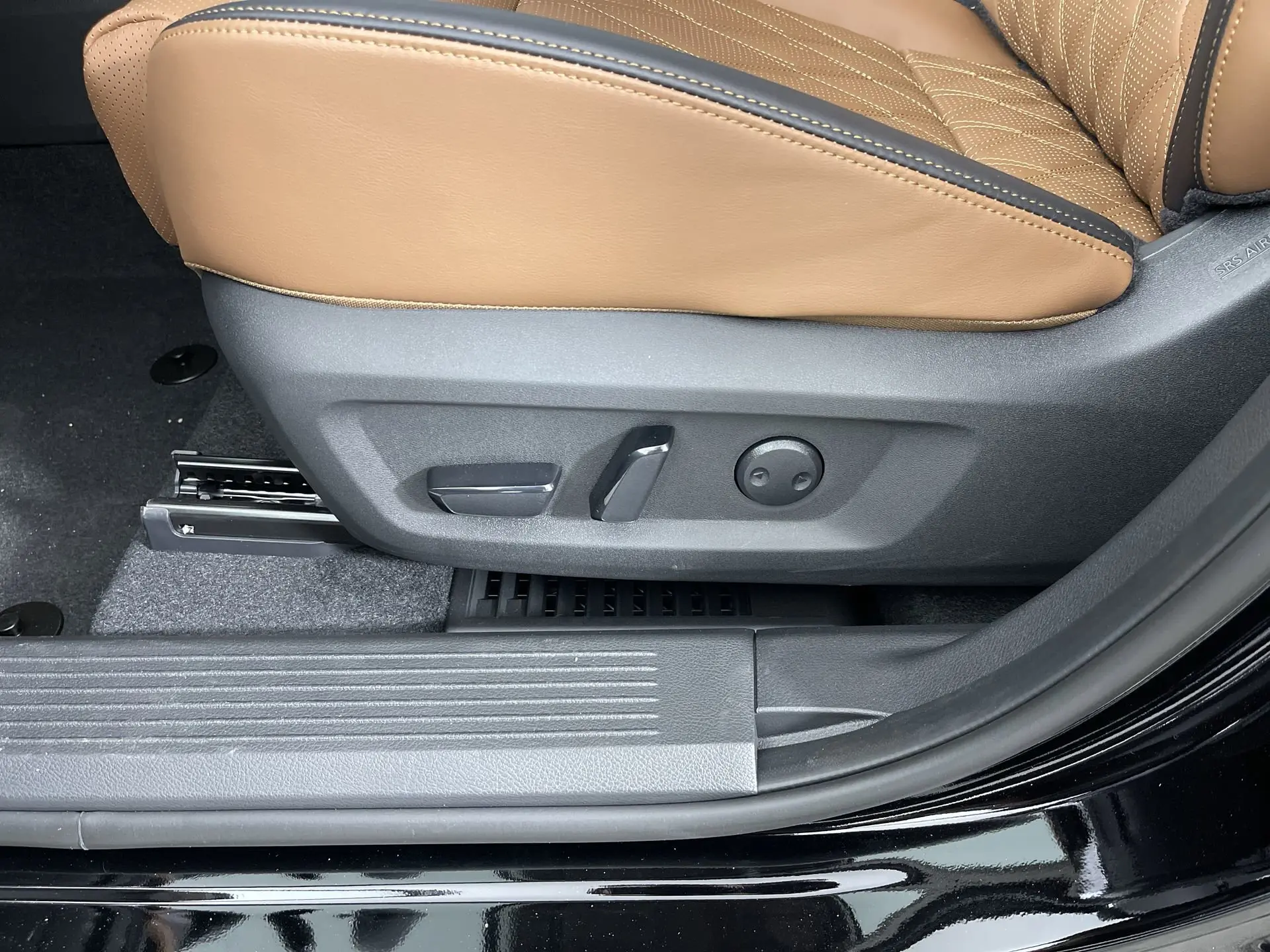 2026 Nissan Rogue Platinum photo 8