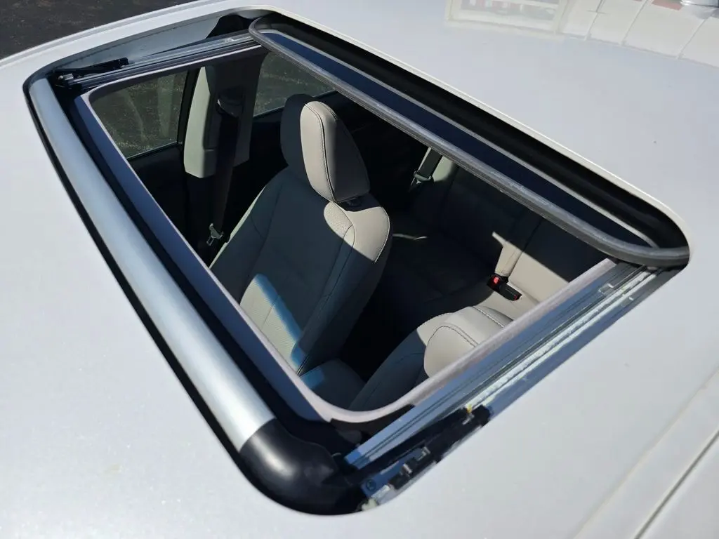 2018 Lexus ES 300h photo 2