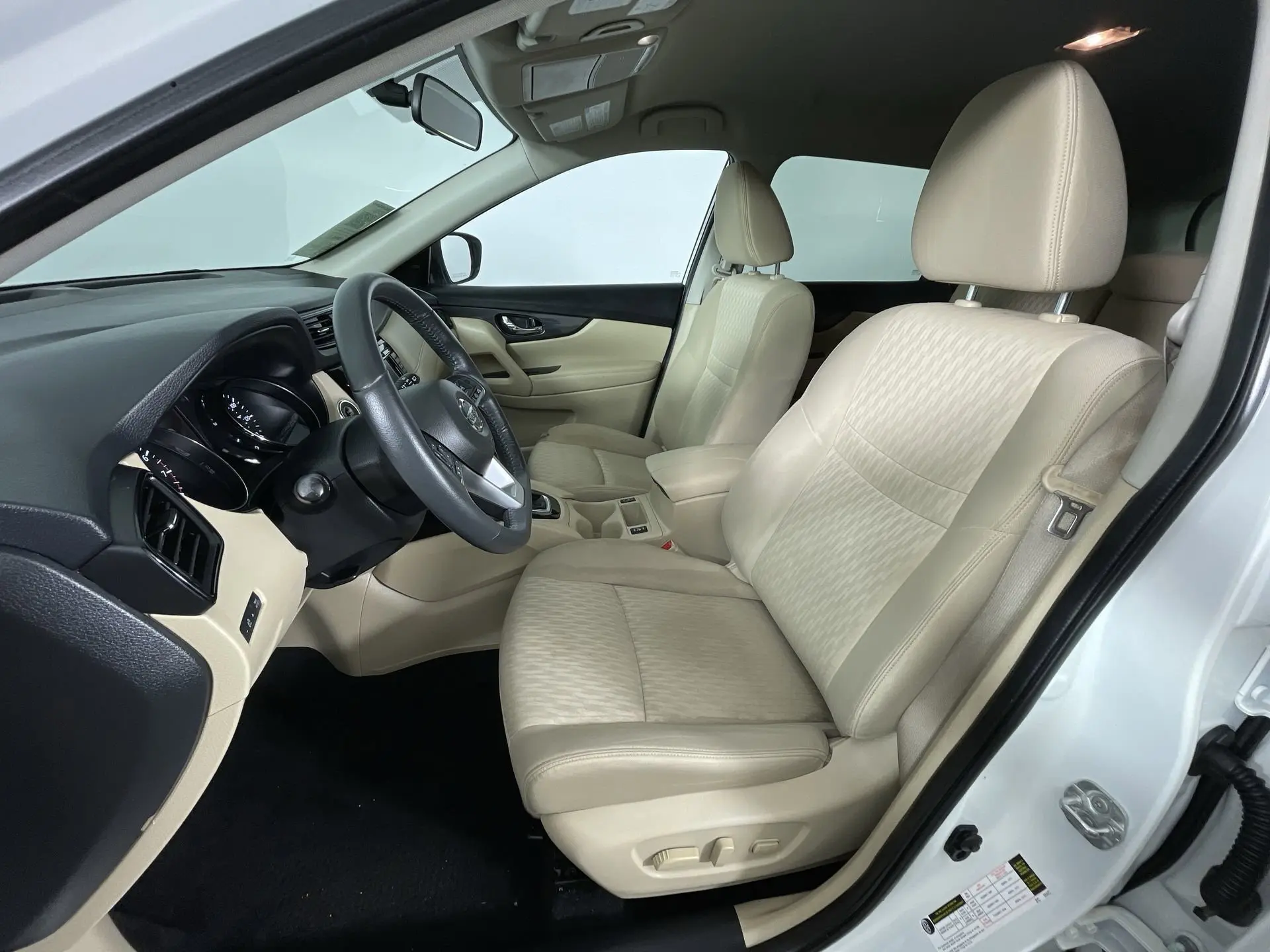 2018 Nissan Rogue SV photo 13