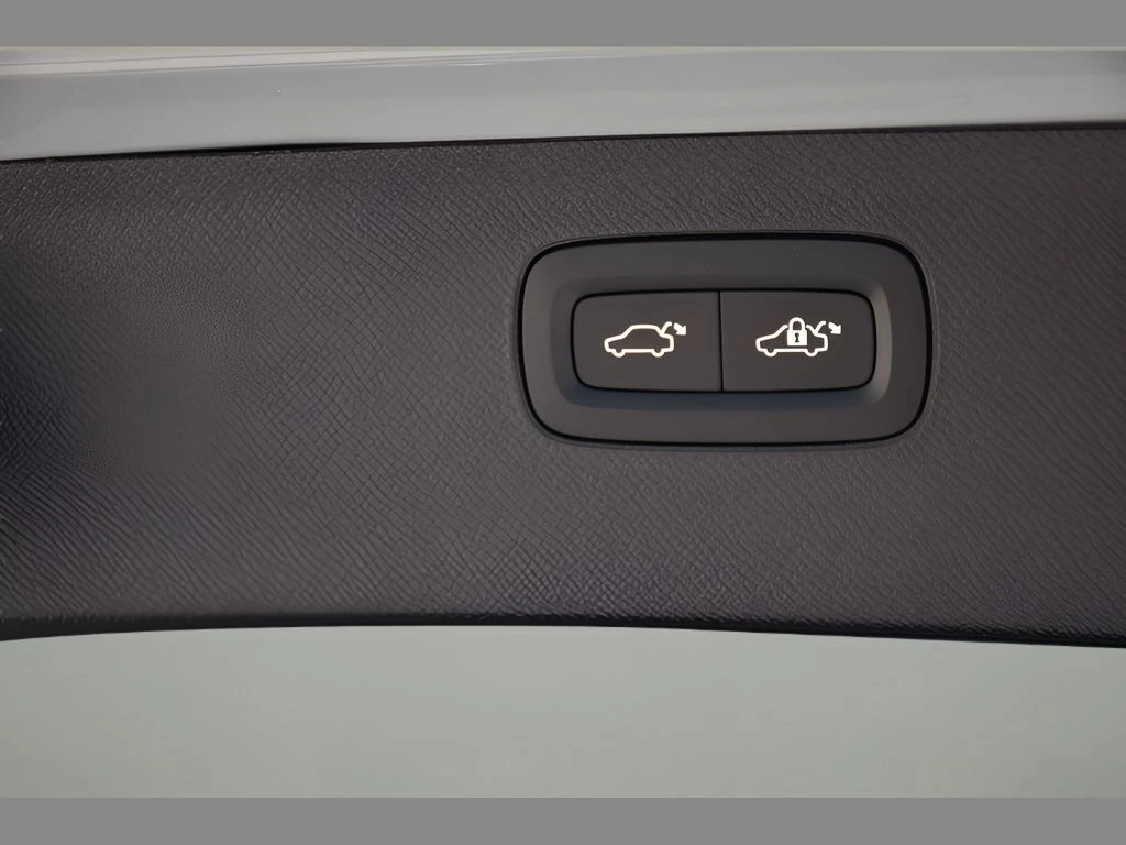 2026 Volvo XC90 Plus - Photo 25