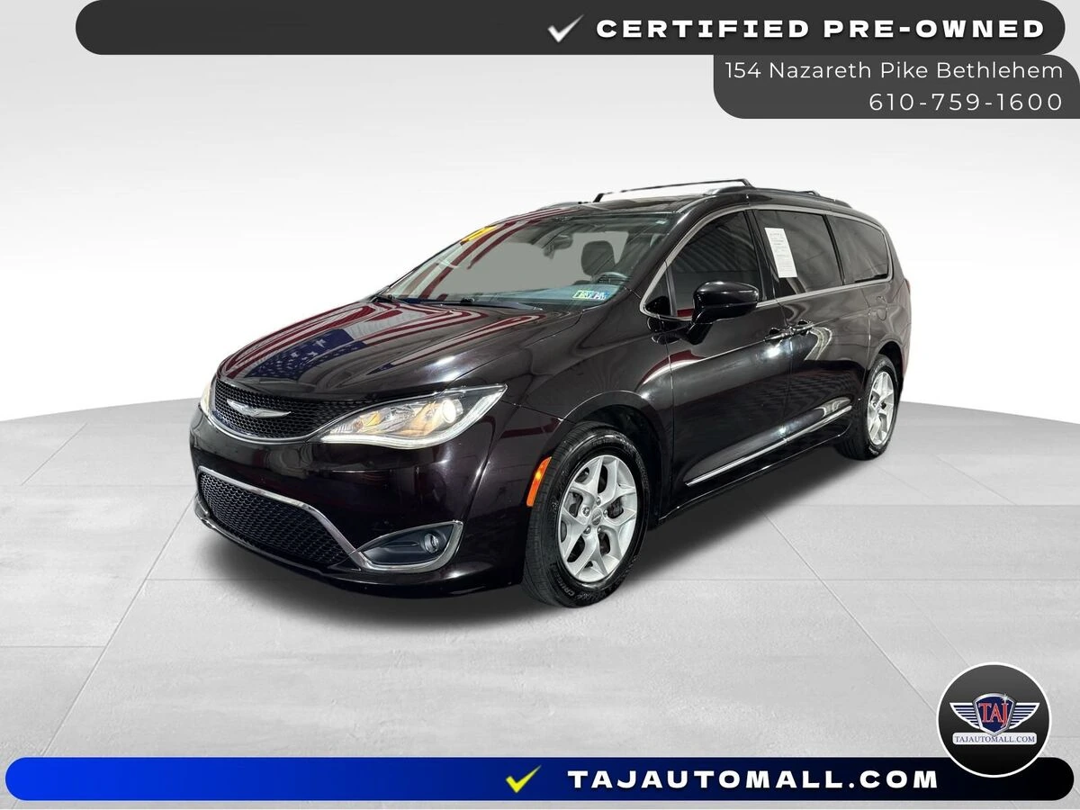 2017 Chrysler Pacifica Touring-L's photo