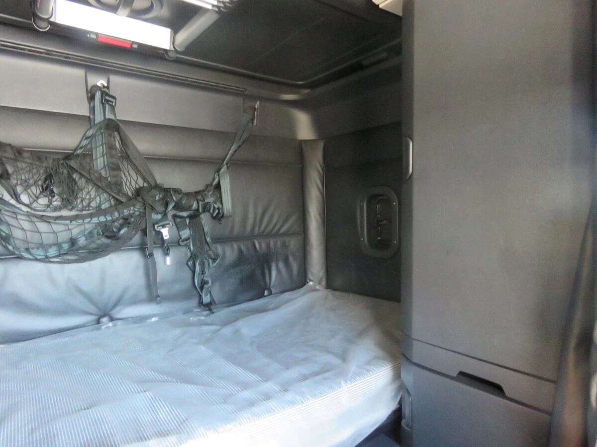 2024 Freightliner Cascadia - image 16