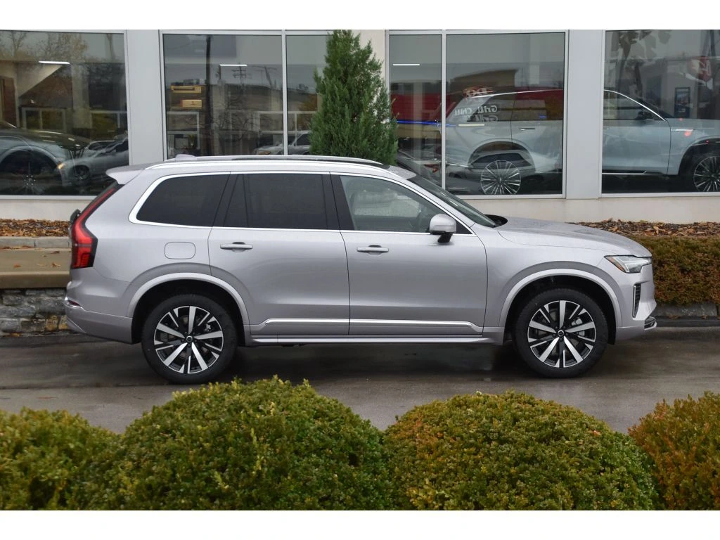 2026 Volvo - image 3