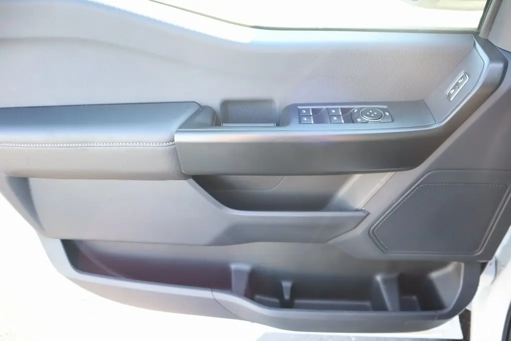 2025 Ford F-150 STX photo 6