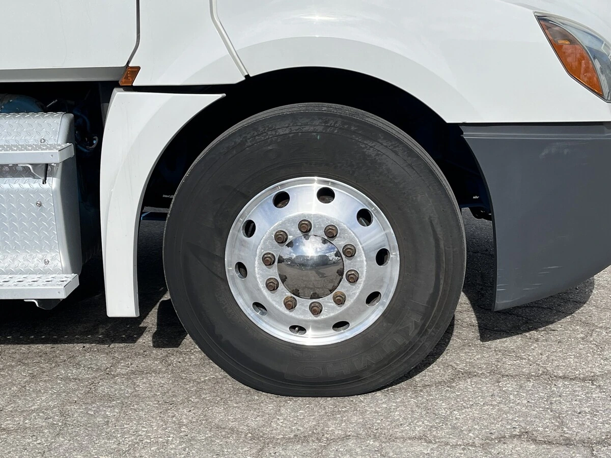 2019 Freightliner Cascadia — photo 4