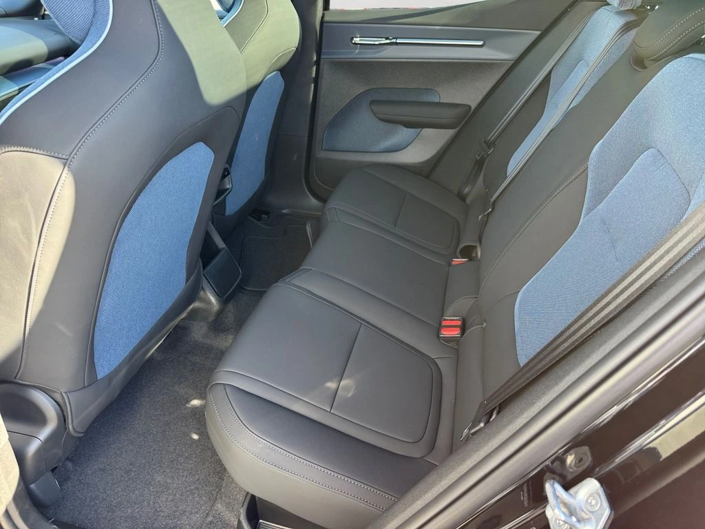 2025 Volvo - image 10