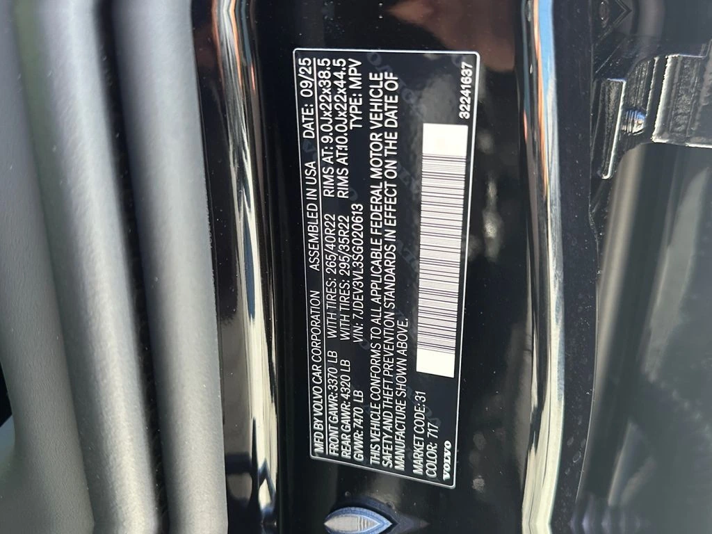 2025 Volvo - image 26
