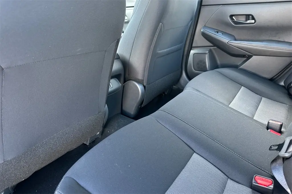2025 Nissan Sentra SV photo 12