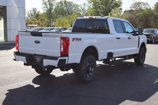 2026 Ford F-350 photo 3