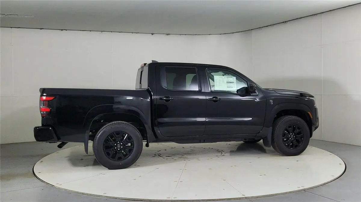 2026 Nissan Frontier SV photo 3