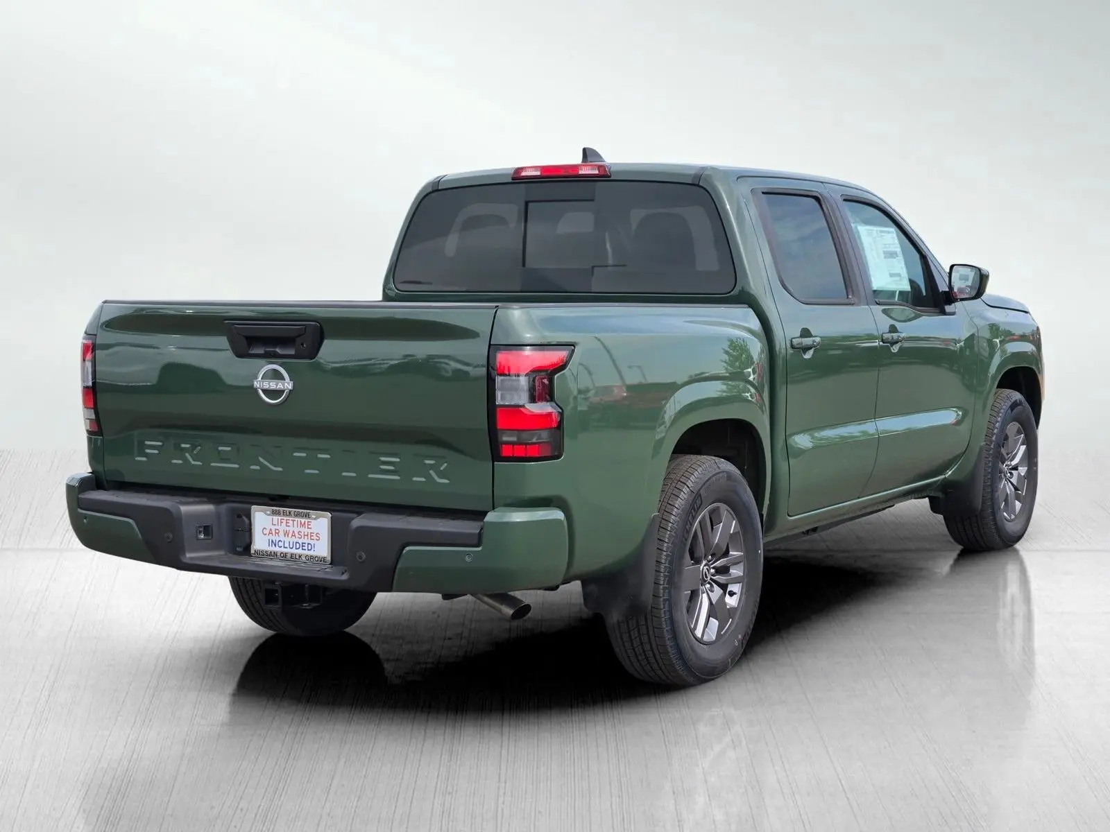 2025 Nissan Frontier Crew Cab SV photo 4