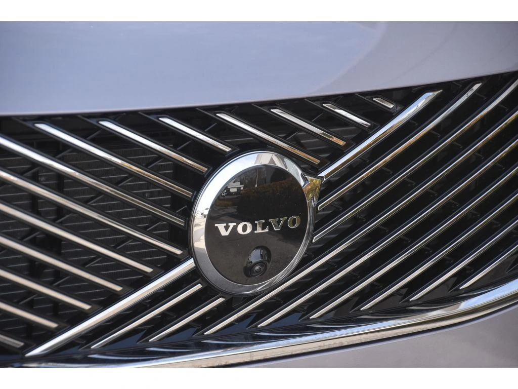 2026 Volvo - image 10