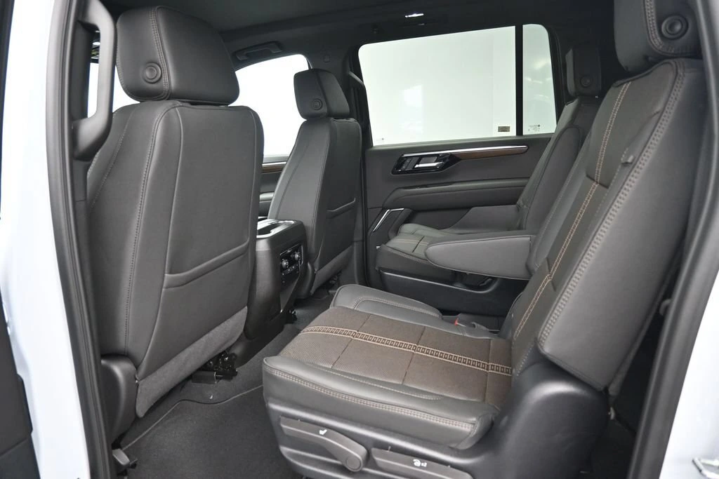 2026 Chevrolet Suburban High Country - Photo 12