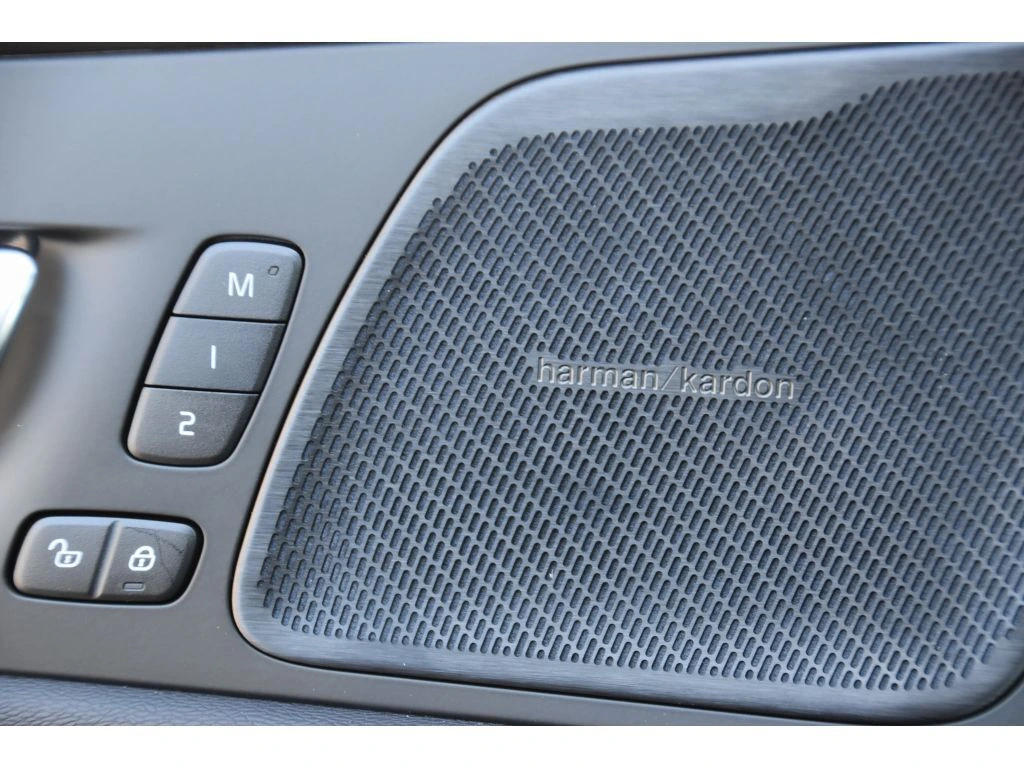 2026 Volvo - image 27