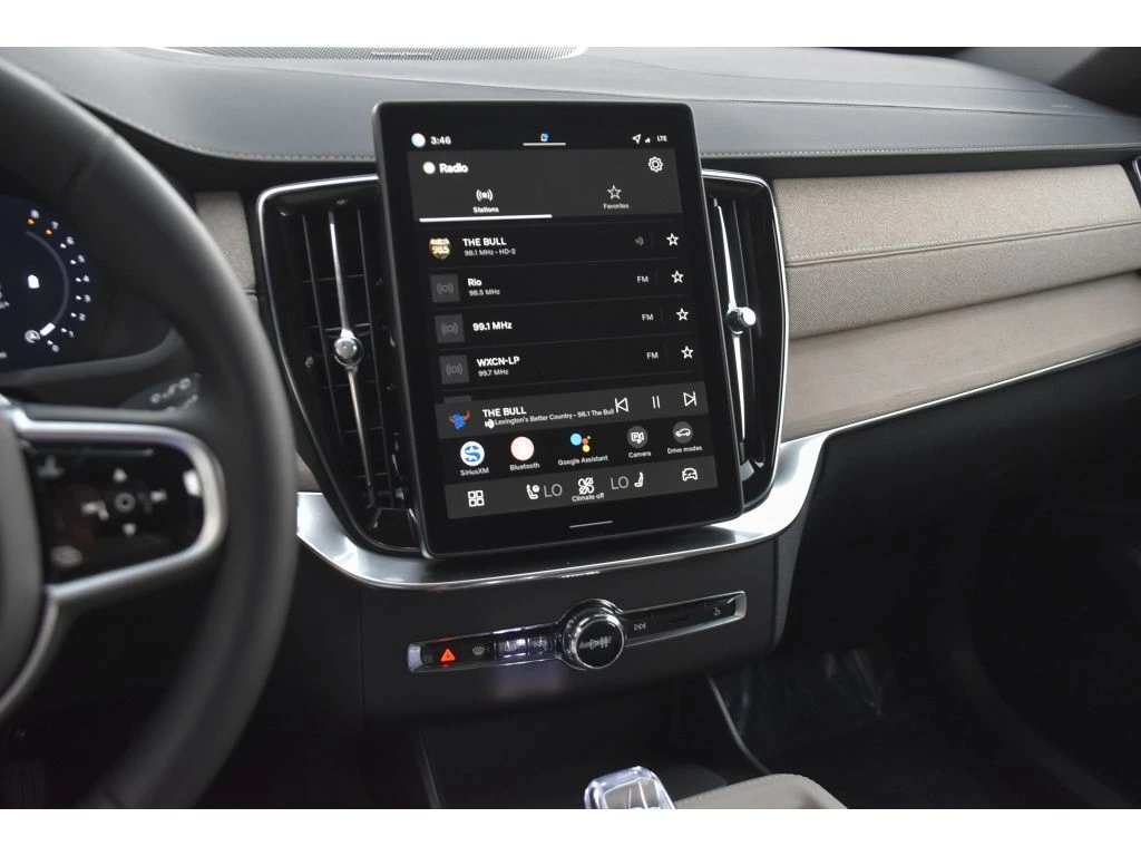 2026 Volvo - image 19