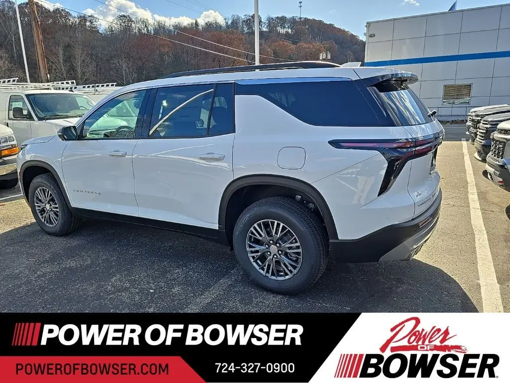 2026 Chevrolet Traverse 2LT photo 3