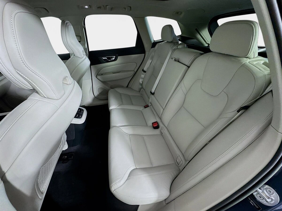 2023 Volvo - image 24