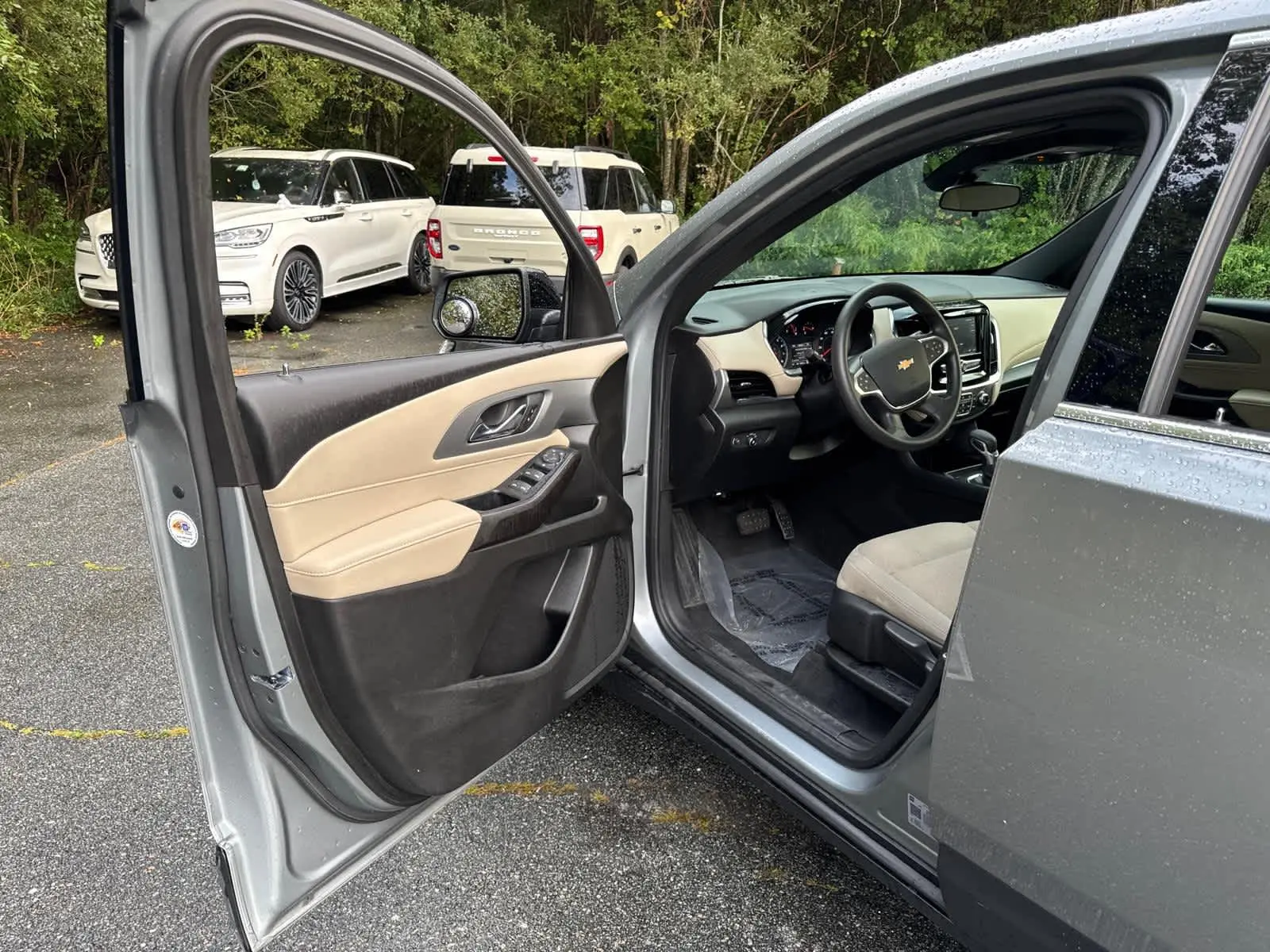 2023 Chevrolet Traverse LS photo 6