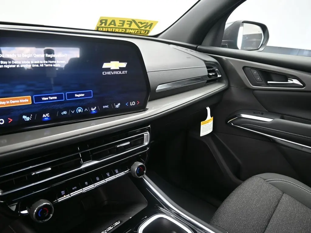 2026 Chevrolet Traverse 2LT photo 16