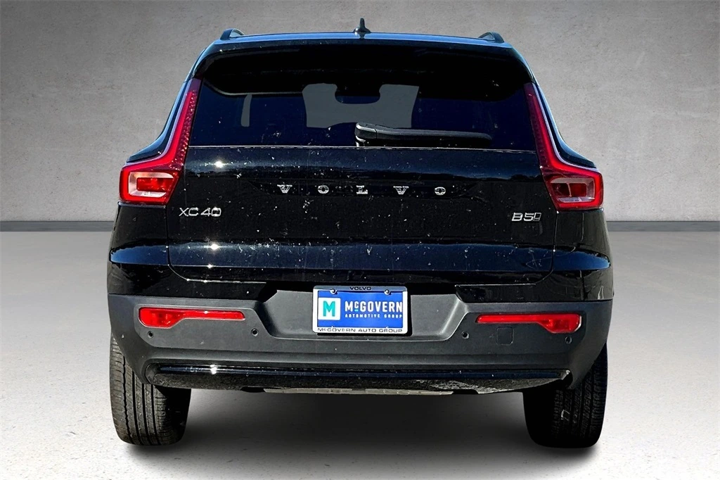 2026 Volvo - image 4