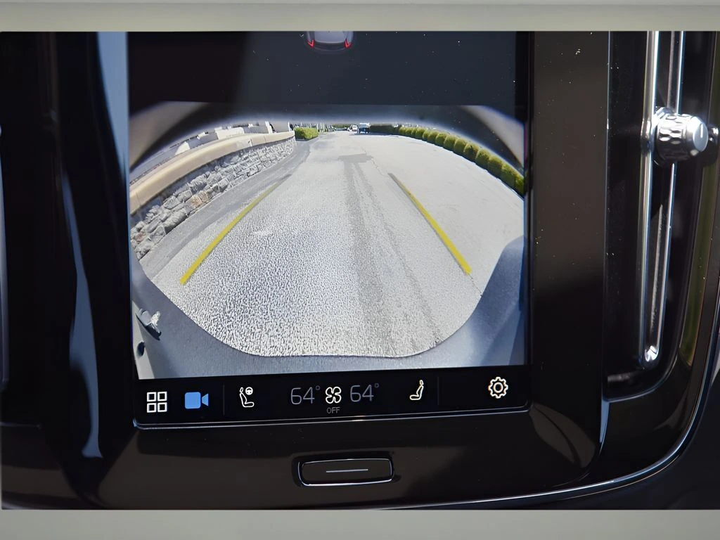 2025 Volvo - image 19