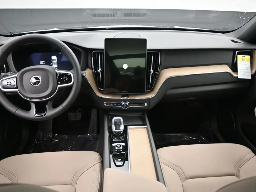 2026 Volvo - image 19