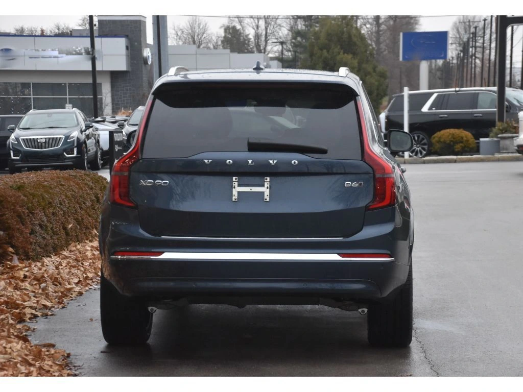 2026 Volvo - image 5