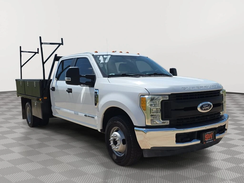2017 Ford F-350 Super Duty Chassis Cab