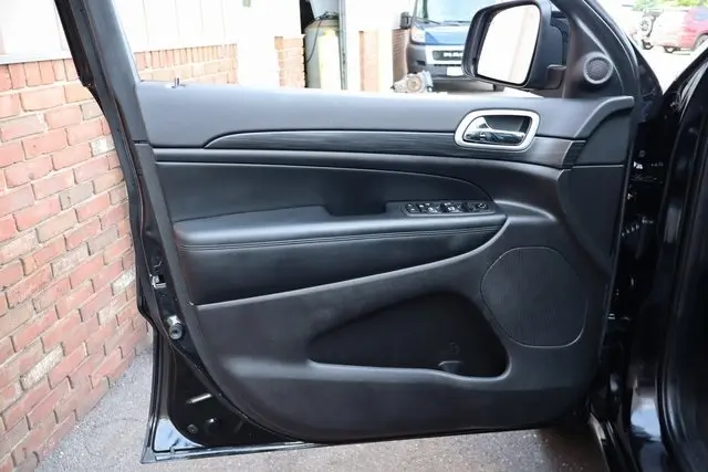 2020 Jeep Grand Cherokee Altitude photo 3